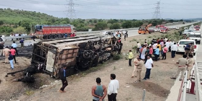 25 killed, 8 injured as bus catches fire in India - Pressmediaofindia