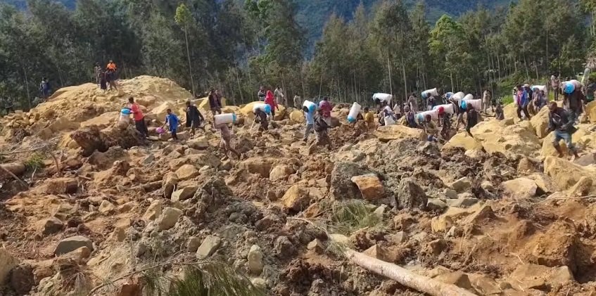 Hundreds feared dead after landslide hits Papua New Guinea ...